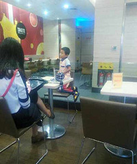 ���˻�վ�и���ǮС�к� �õ������Ǳ�������