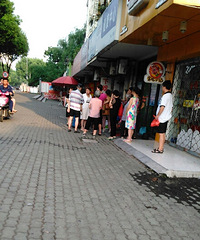 ÿ��һ�磬һȺ�󲮴�����������ŶӵȺ����������