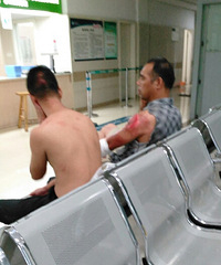 �賿4��࣬һ�����������Ʒ�����ײ�����෭