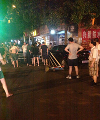 ��תƮ��ײ�����ˣ�������ͣ�ڷǻ���������