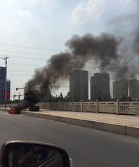 ͻ�����ϣ�����Ħ��������ŵ�ƿ����Ȼ������ͼ��