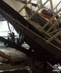 ����ĳ�������ܵ��� 20��С���ﱻѹ����