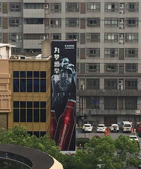 ����·�ϣ��ʼ�������������¥��