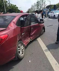 ͩ�緢�����س���������·ս��GTR���ִ��ö���ײ