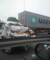 �����ϡ�������У�������뼯װ�䳵��ײ���������ر��Ρ�