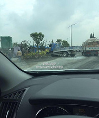 ��ɫ�����Ϳ�����ײ���ֳ����������ˣ�