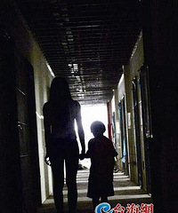 7��Ů��һ�����ڱ���ʮ����ɫ�Ǵ���8�� ��6�����֣�