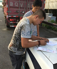 ��һ���磬���ָ��ٷ���������ײ��һͷţ��������