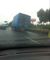 ���´��ſ����ϣ��󿨳�������ܳ����ˣ���·���Ѿ���Сʱ��