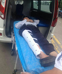 ���Σ�һ���γ����ﳵ��ү���ȸ�ײ���ˡ���