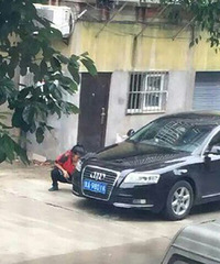 ͣ������ĳС��·�ߵĽγ�����̥����  ����·й��