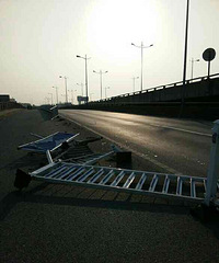 �κ�·�κ����Ŵ�������ײ��֧�����飬����