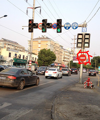 ����·�������-Խ��·��ʵ�ģ�ÿ����ƶ��кö೵����ȥ