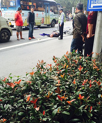 �Ϻ���Ǯ�ֳ�k������һ����үү��һ�������ײ��