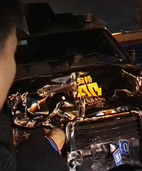 �þ�С���ſ�ײ����