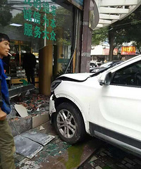 ���ŵ�ɲ�����γ�ʧ��ײ�����˺���ײҩ�ꡭ��