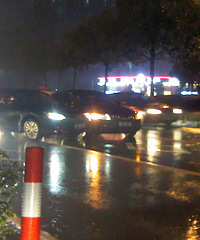 [����]�����پ�ҽԺ�ſڷ���һ�𳵻������ڵȴ�������������