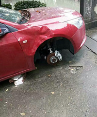 �⳵��զ�����أ���ͣ��·�߳������ˡ�����