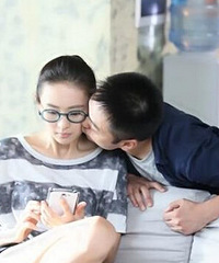 Ůͬ�¸����к����� �Լ��Ǹ����˿�����ֳ�Ц����