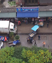 �͸ղţ���½����¥���г�һС͵͵�ֻ����˵���ץס