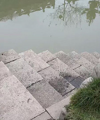 ��ͷ��ע���ˣ�����һŮ���ﳵ���ֻ�����ֻ��ӡ���