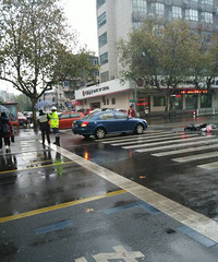 ��԰��������ֳ�������һ���γ�ײ�˵�ƿ��