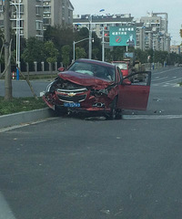 ��ȭ·��˫Ϫ·����� ײ�ˣ�