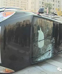 �������ʹ������·�����س������෭�������ͷײû�ˣ�