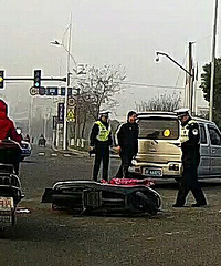 �����쿴���Ľ�ͨ�¹��ر�ࡣ�������ϵ�ƿ�����������ײ