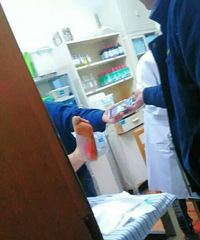 �ң�����һ���˽Ų����������Һ����У��ź����ա����졮����