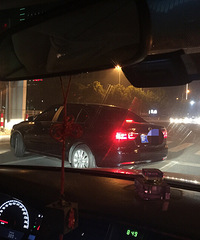 �������⳵�������ǳ�ǰ�棬��ʮ��·�ڣ���