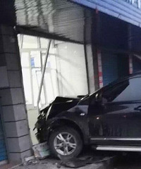 ���δ�����һ���γ�ͻȻ������·�ߵ�һ����͵�