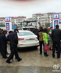 ͩ�磺��ɫ��ɯ���ٱ�����׮������һ����