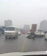 ����Ҧׯ���Ž���11����������ײ����ֱ����