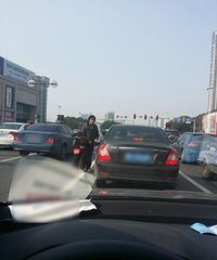 �������س���ʮ��·�������˴�СŮ������