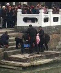 ���ڸղţ�������ӱ߾���һ��ʬ�壬Ŀǰ��