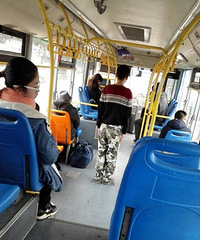 211�������ϱ�ͦվ��һ����  �ո�·������