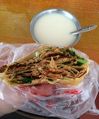 【晒早餐】豆浆和山东煎饼很配哟