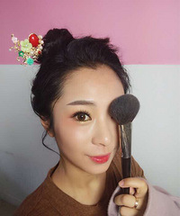你与wanghong只差一个妆
