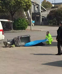 ͻ������ƿ���ֳ���������ײ������ҳ�����һ�˵���������