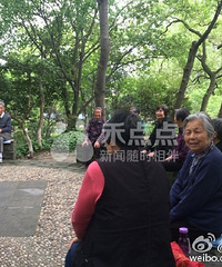 ����ĳ��԰����˽�迨��OK��һȺ���˷�ŭ�ˣ�