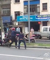 ���Σ�С�β�ȴ����ȫ���У�