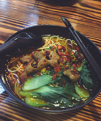 �óԣ��ڼ�·���������С�� ����û���ѣ�