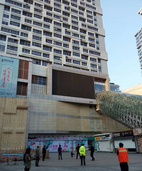 �𾪣�20�����ֳ���Ů������ɽ·ĳ����Ļ�з�������������