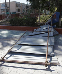 ͻ������չ���Ĺ㳡3��4�׳�����ͻȻ���� һ·�˱����У�