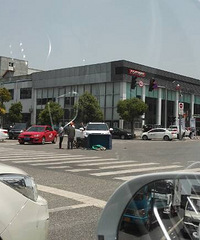 ���˸��簡���³��ճ�4S����� ��ײ�������ֳ���