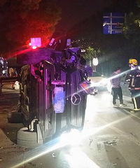 �������࣡����һ������SUV�෭����·�� ���Ҷ�������