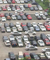 �ֳ�ʵ�ļ��˵�һҽԺͣ��������Ȼ����ô����ͣ�ڹ����ϵ�·