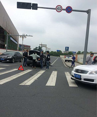 ������·������·Ӣ����Ϻ�������ײ ������ײ���ˣ�