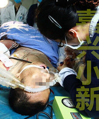 ����һ���ӱ���ͱ�϶��� �Լ����ȥҽԺ  ·��Ѫ�����ˡ�